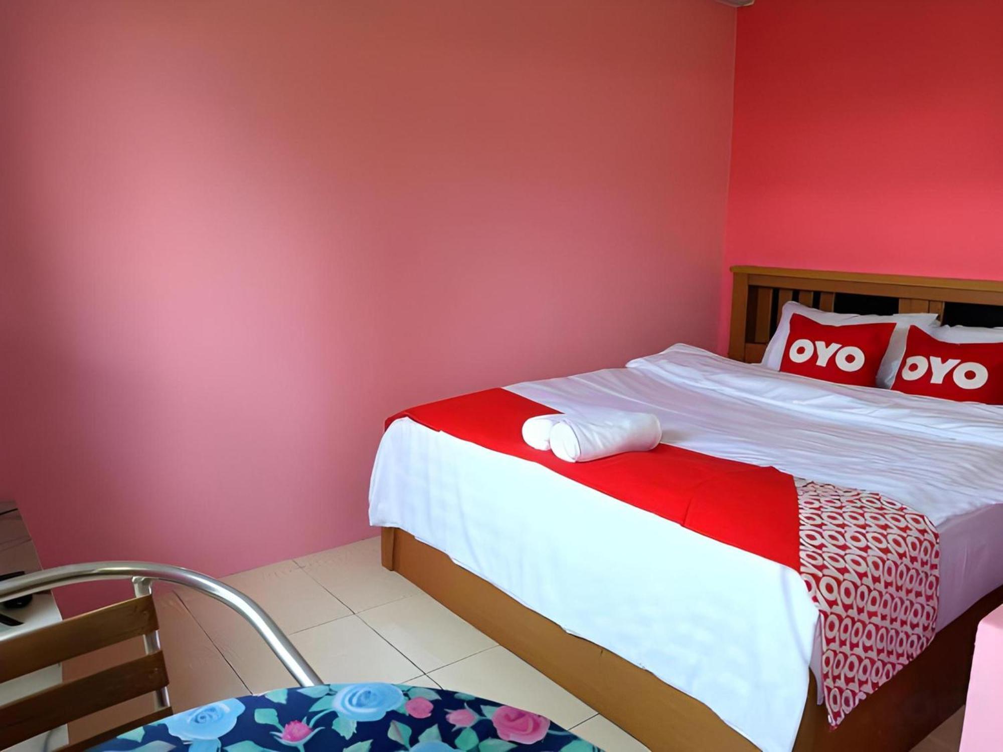 Oyo 75429 '101 Place Navanakorm' 3*