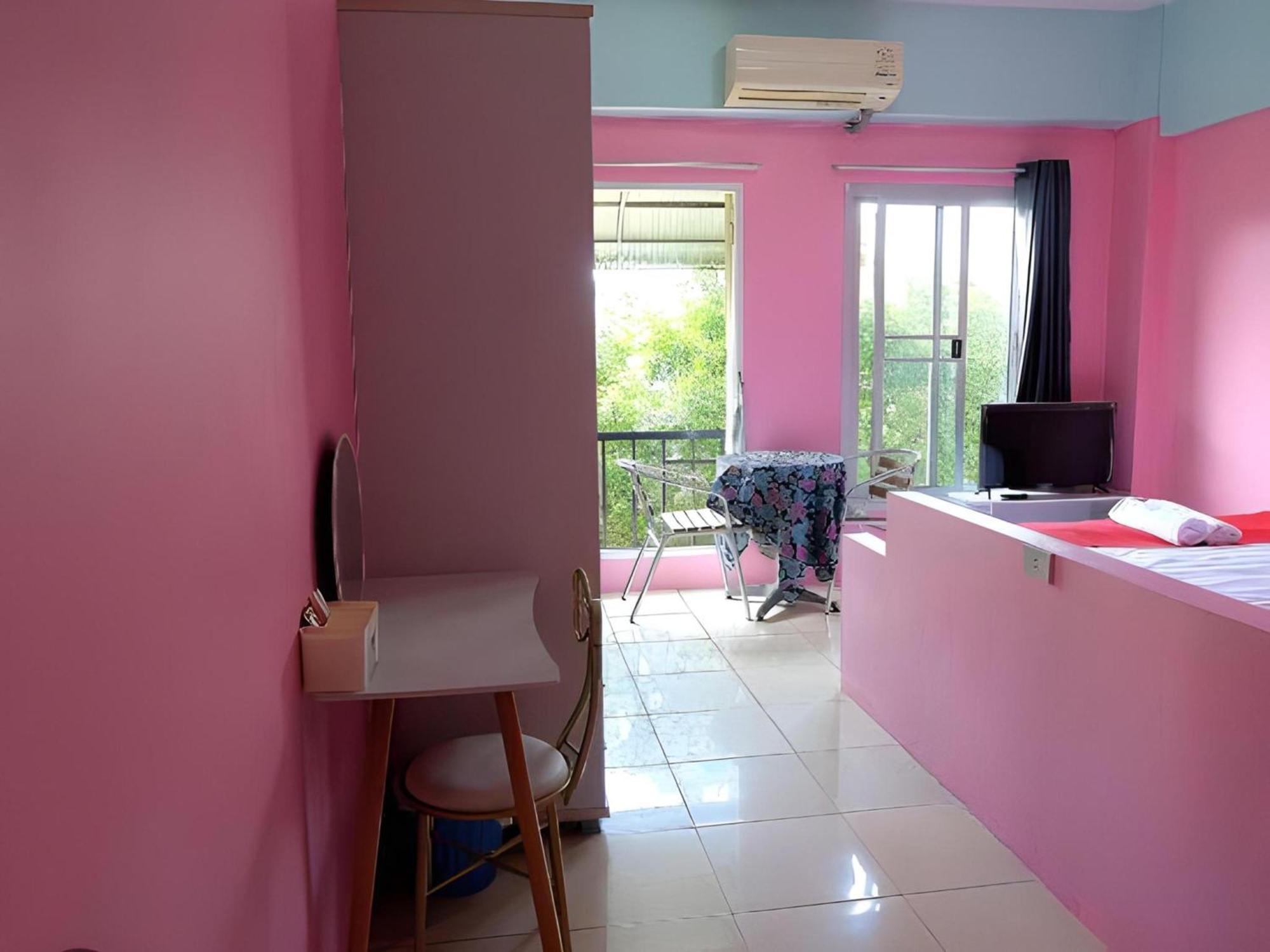 Oyo 75429 '101 Place Navanakorm' 3* Bangkok