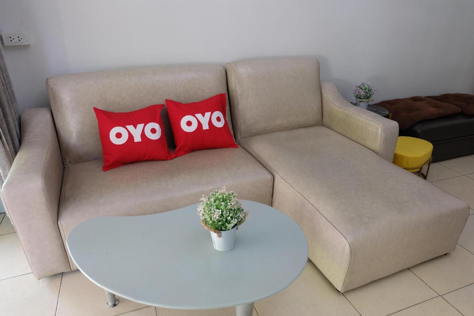 Oyo 75429 '101 Place Navanakorm'