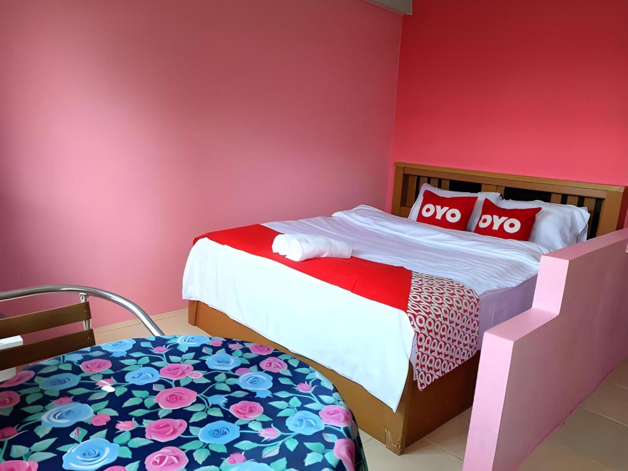 Oyo 75429 '101 Place Navanakorm' Hotel 3*