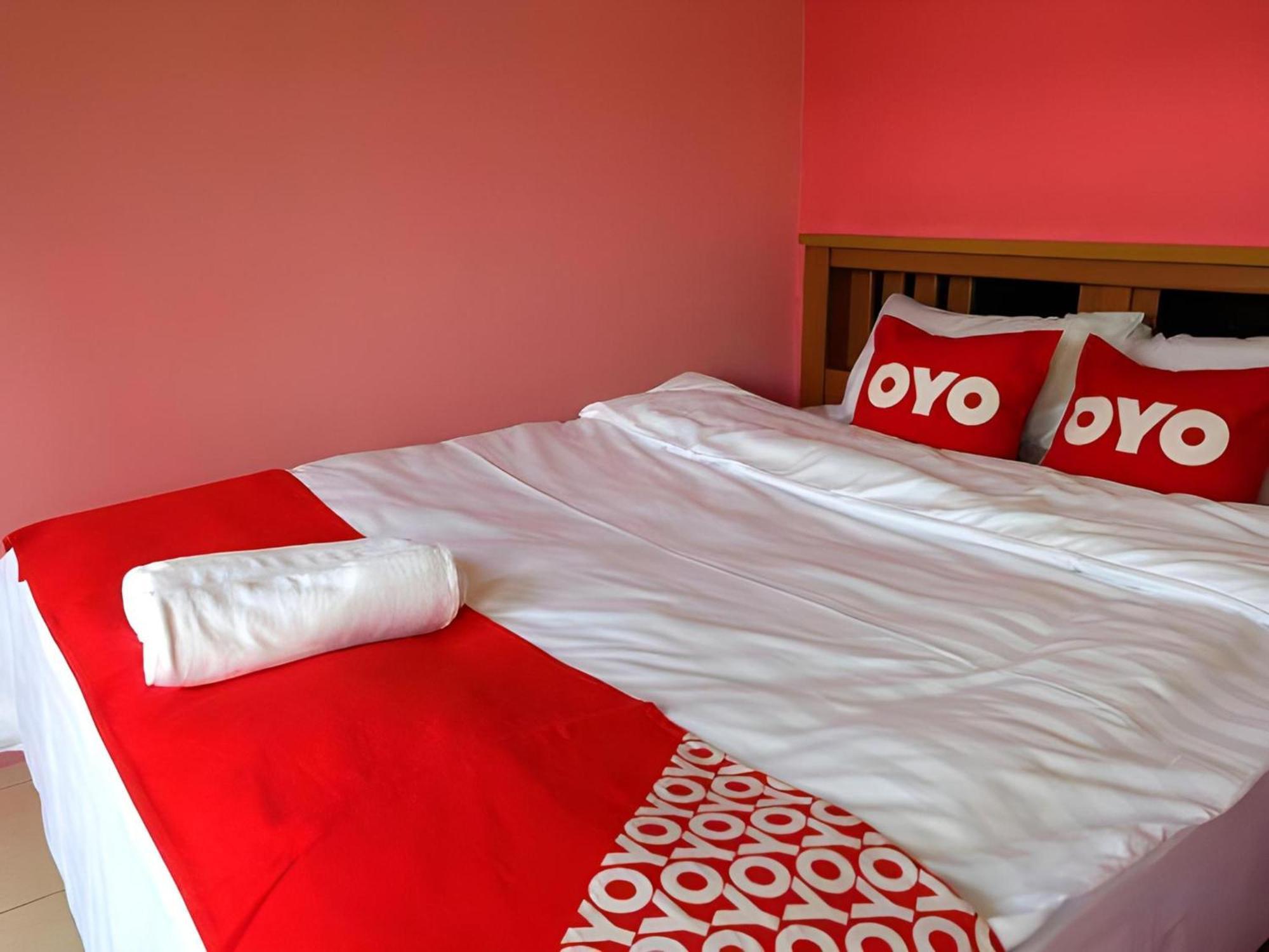 Oyo 75429 '101 Place Navanakorm' Hotel Bangkok