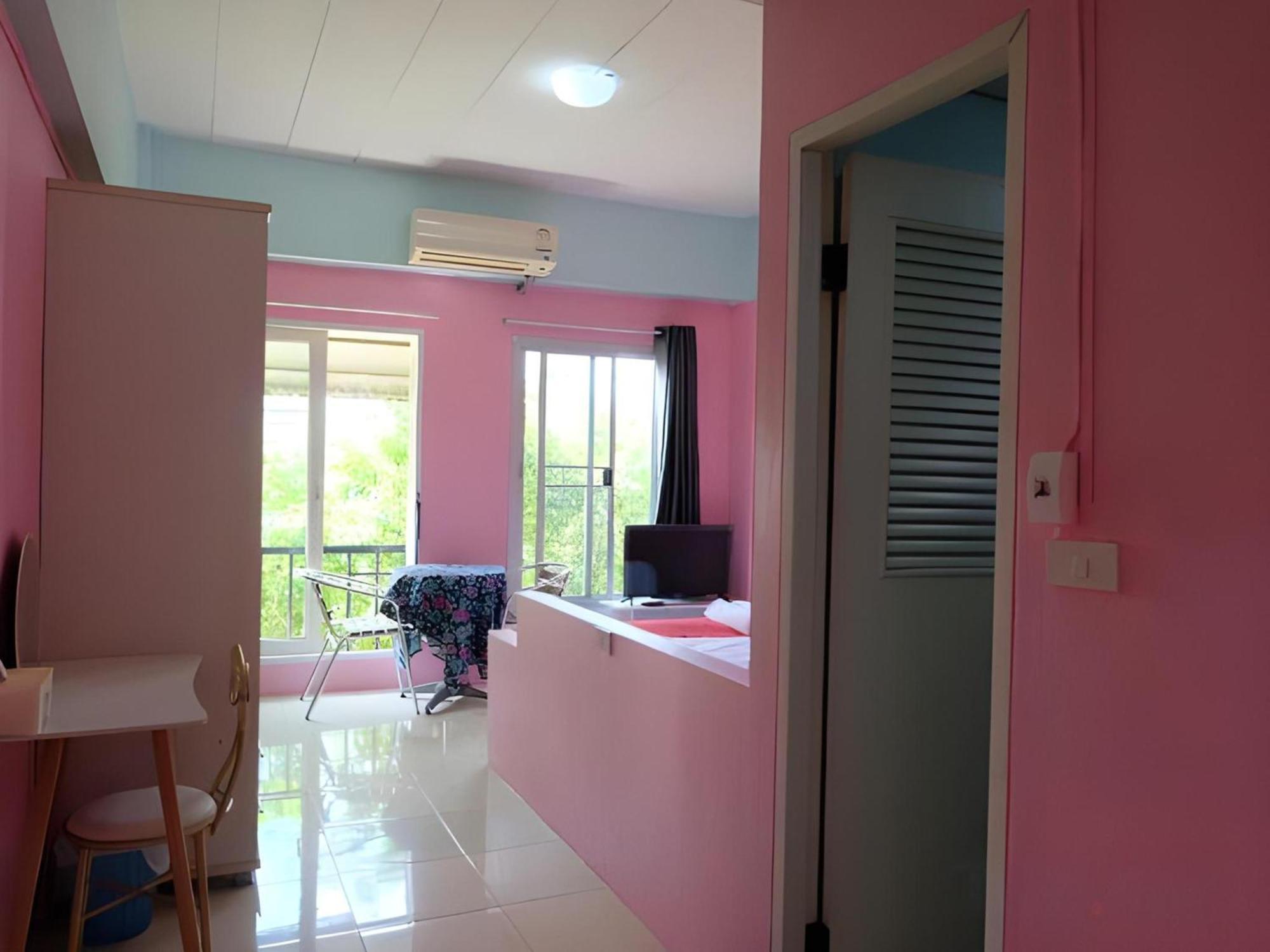Hotel Oyo 75429 '101 Place Navanakorm' Bangkok