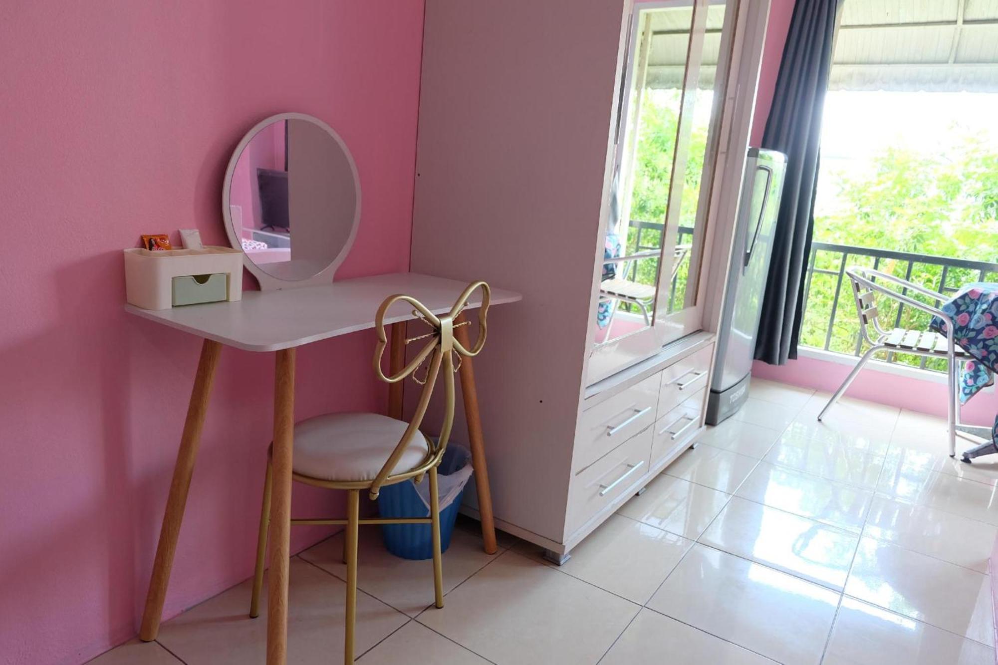 Oyo 75429 '101 Place Navanakorm' Hotel Bangkok