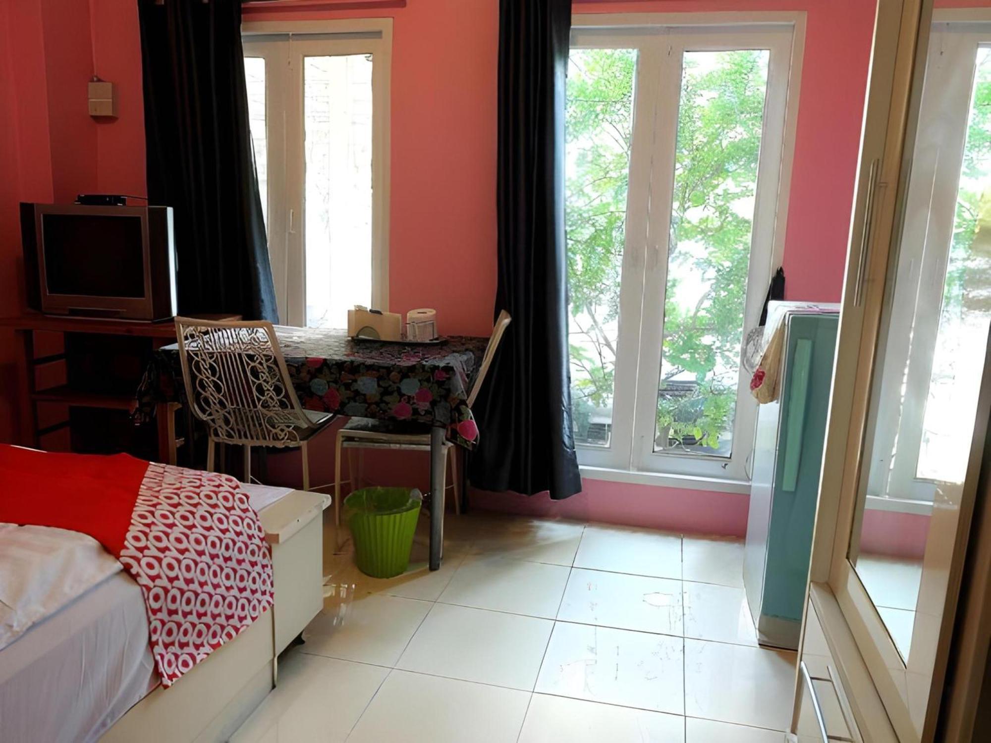 Oyo 75429 '101 Place Navanakorm' 3*