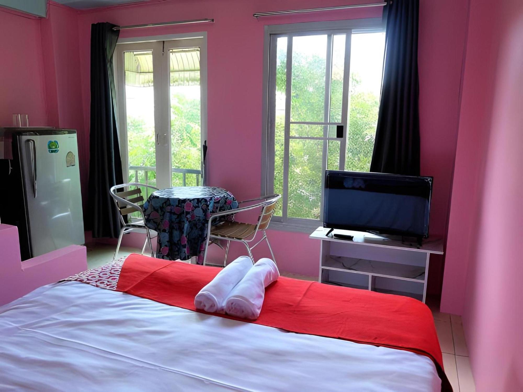 Oyo 75429 '101 Place Navanakorm' Hotel 3*