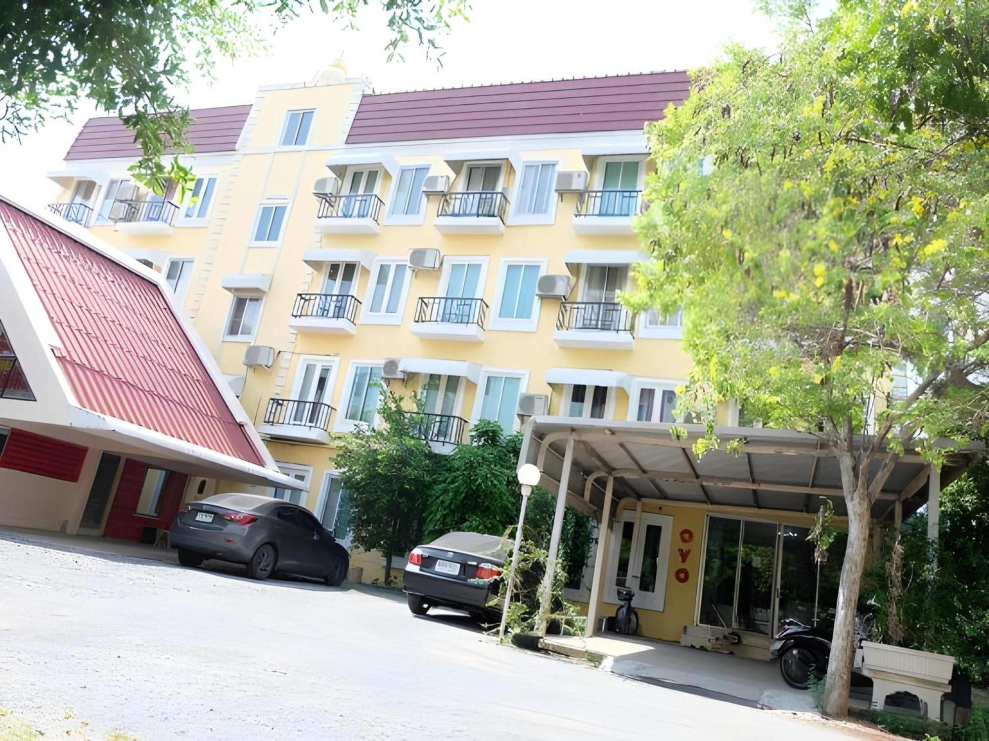 Hotel Oyo 75429 '101 Place Navanakorm' 3*
