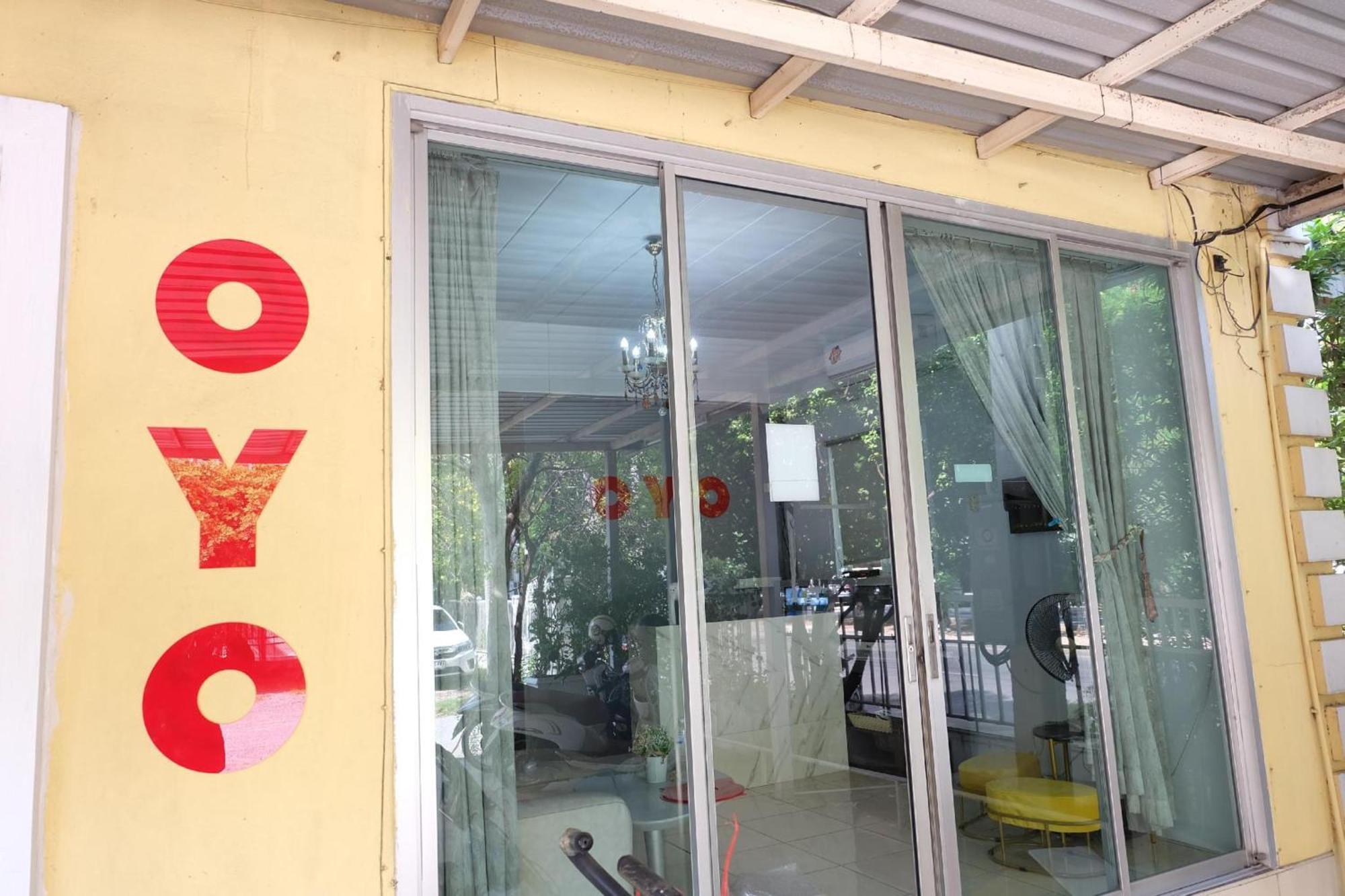 Hotel Oyo 75429 '101 Place Navanakorm' Bangkok