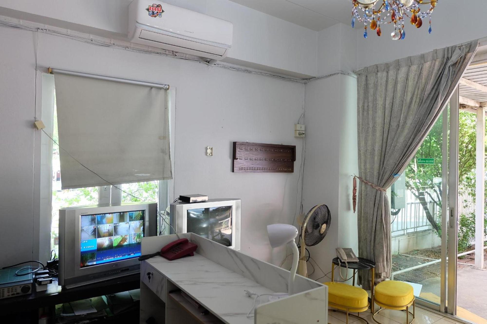 Oyo 75429 '101 Place Navanakorm' 3* Bangkok