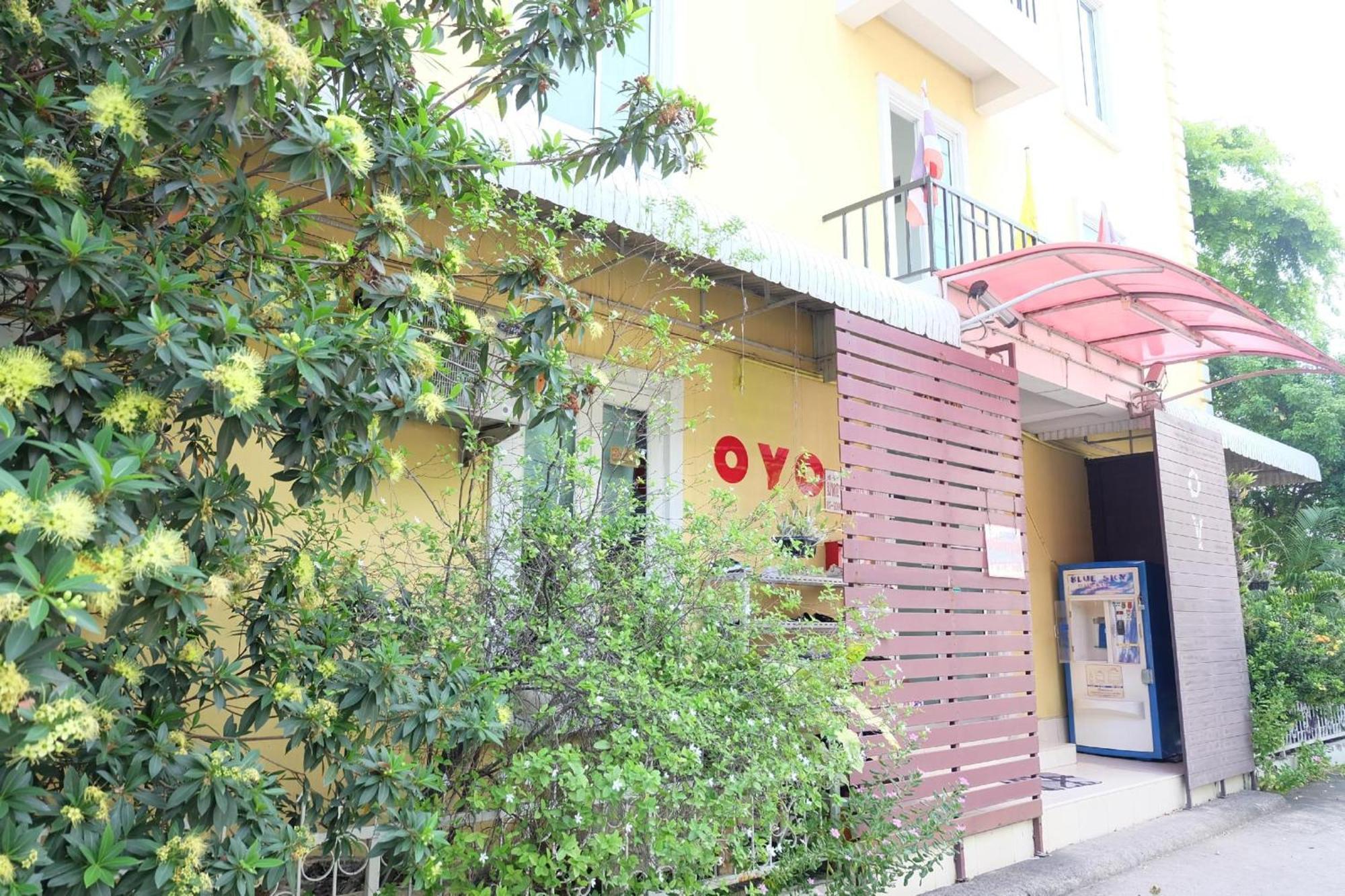 Hotel Oyo 75429 '101 Place Navanakorm' 3*