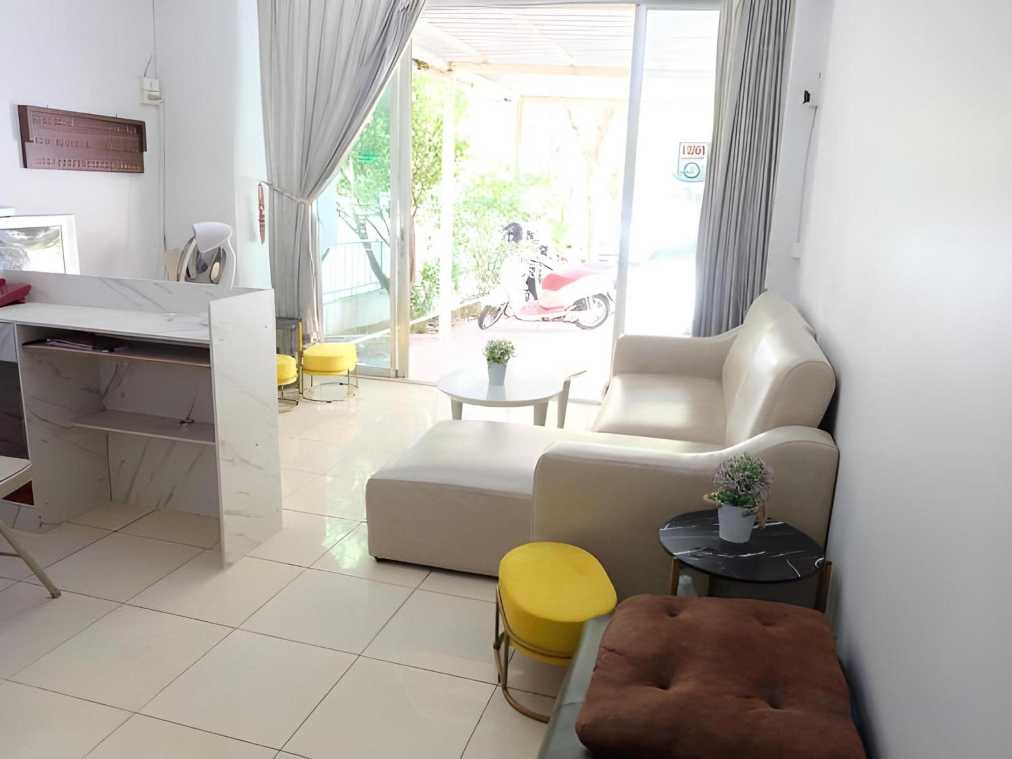 Oyo 75429 '101 Place Navanakorm' Hotel Bangkok