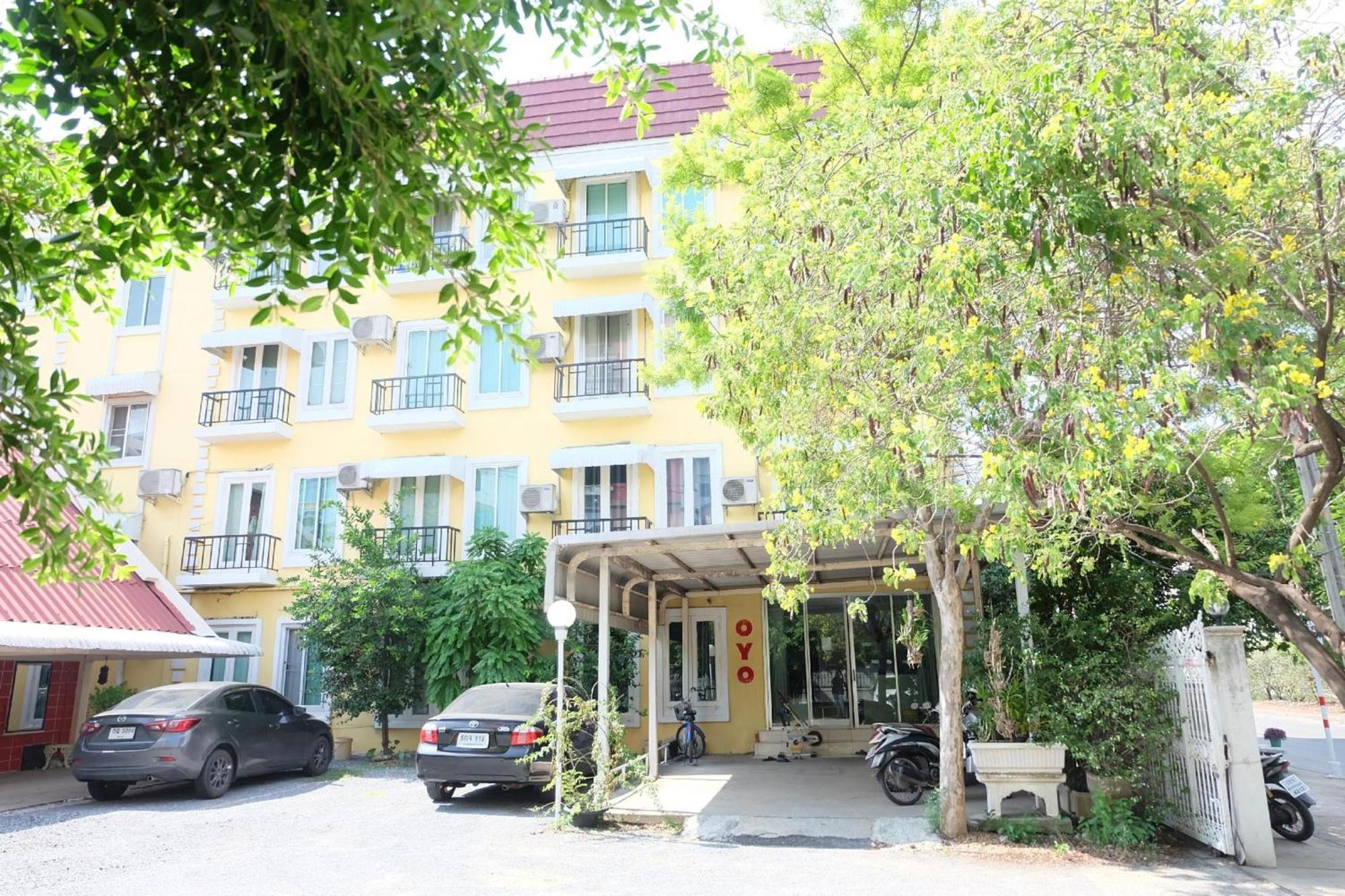 Hotel Oyo 75429 '101 Place Navanakorm' Bangkok