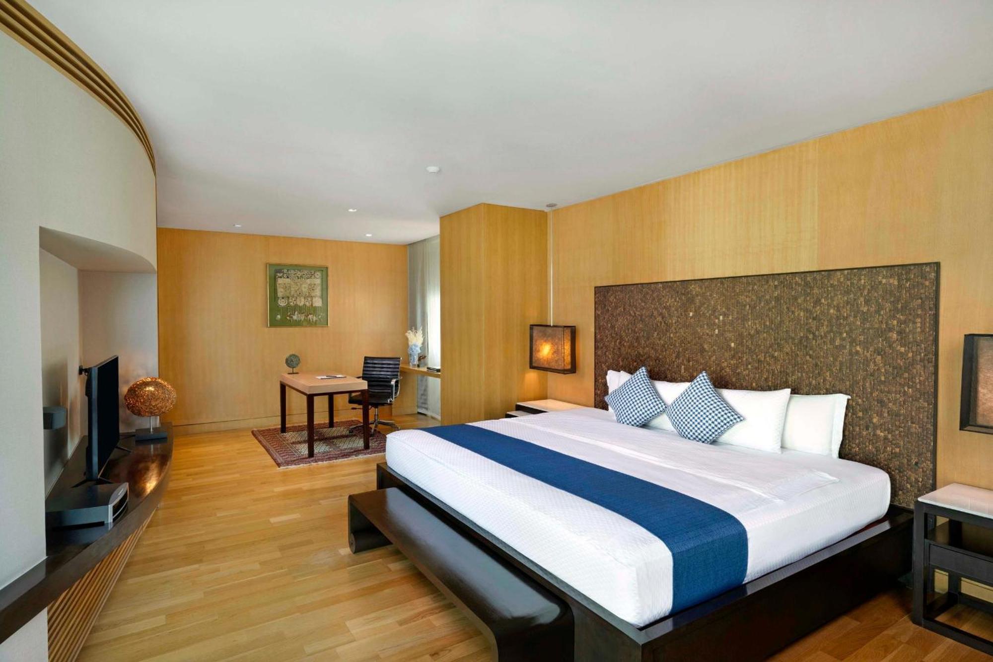 Maduzi Hotel, Hotel