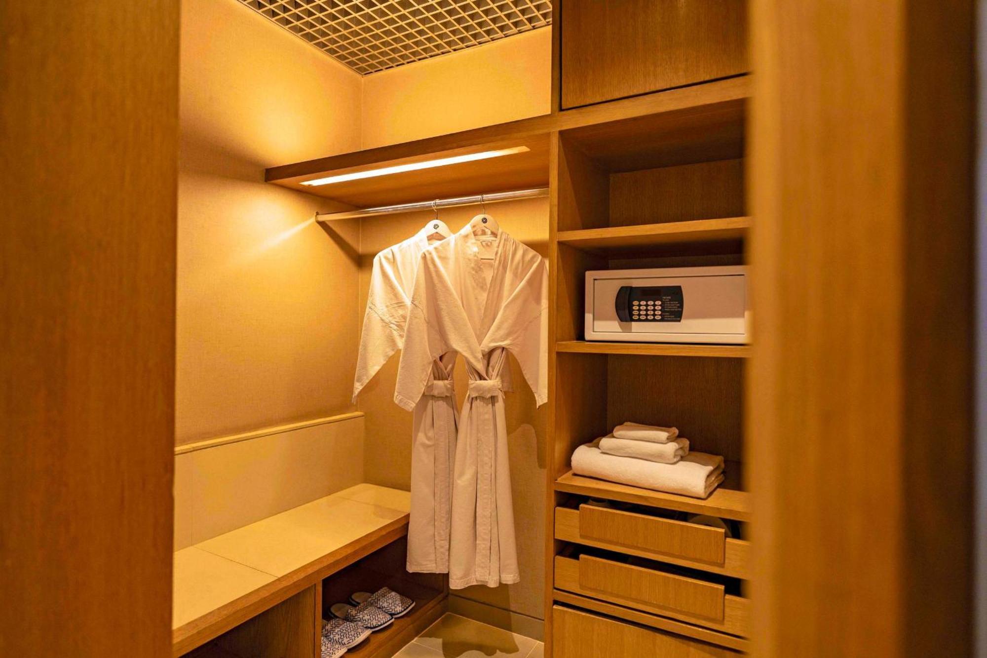 Maduzi Hotel, Hotel 4*