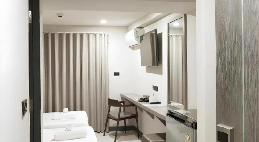 Hotel Seoul3 & Slow Bar Cafe 2*