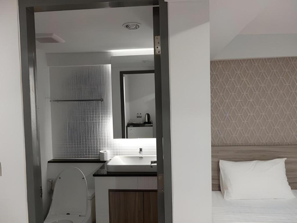 Seoul3 & Slow Bar Cafe Hotel 2*