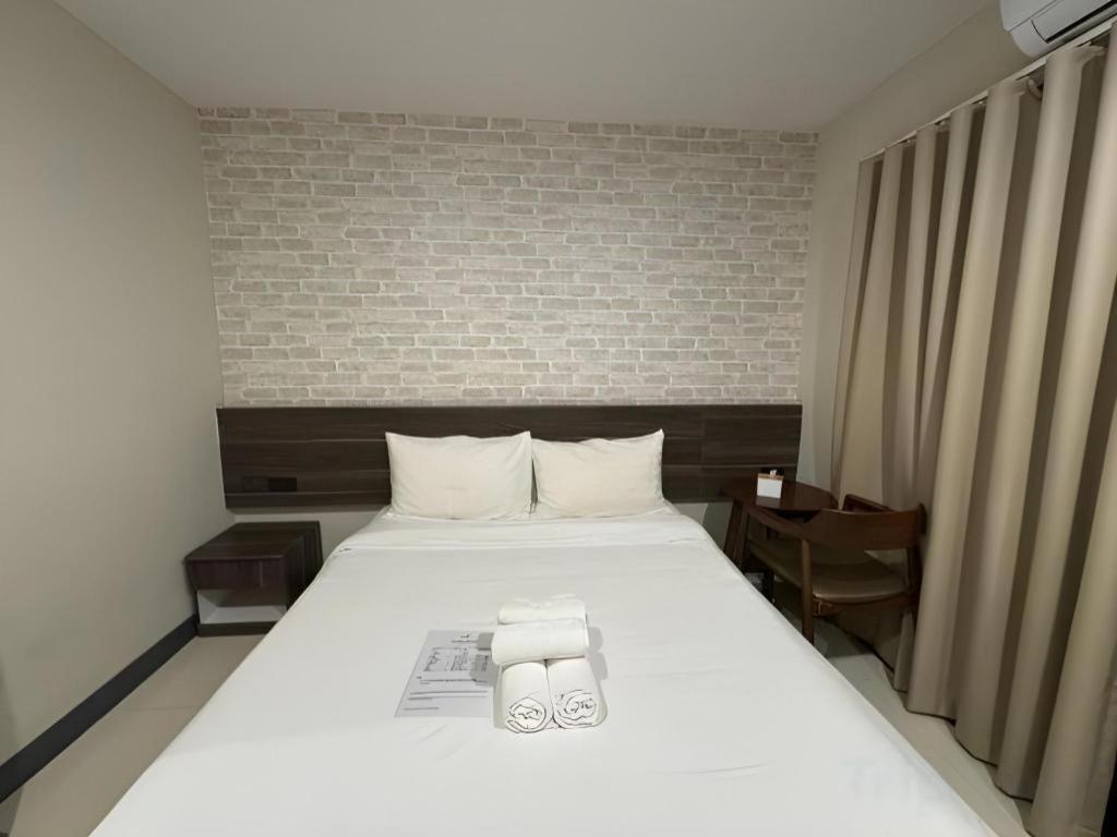 Seoul3 & Slow Bar Cafe Hotel