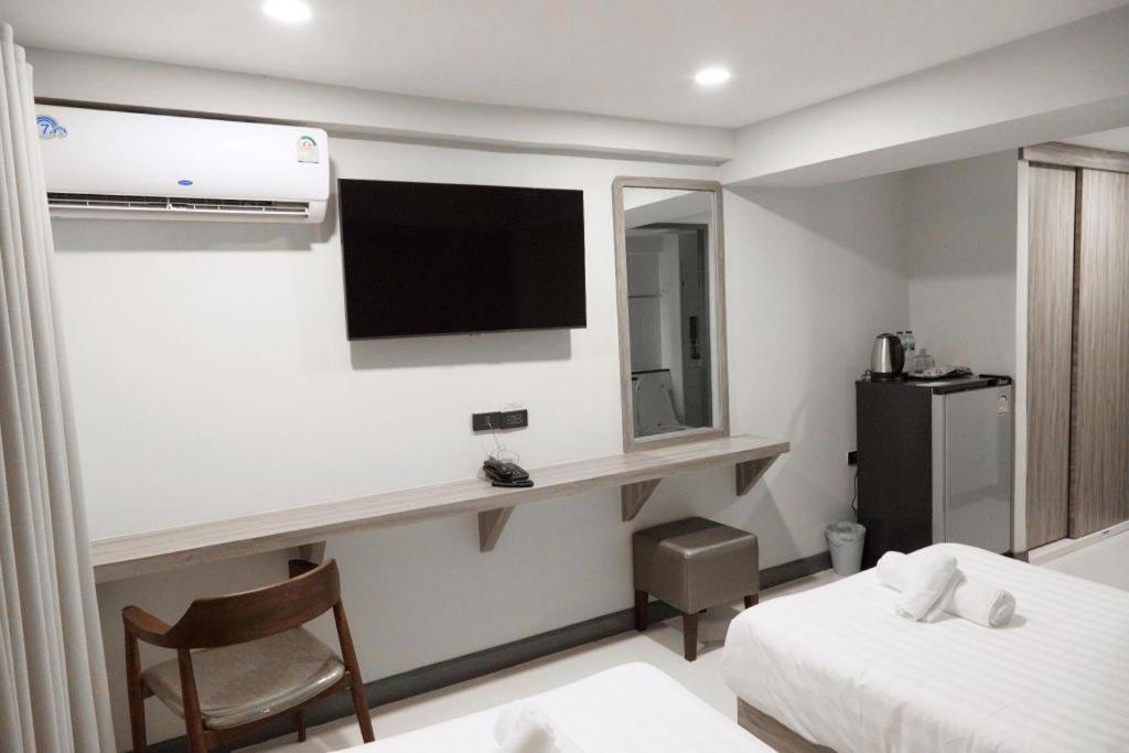 Seoul3 & Slow Bar Cafe Hotel 2*