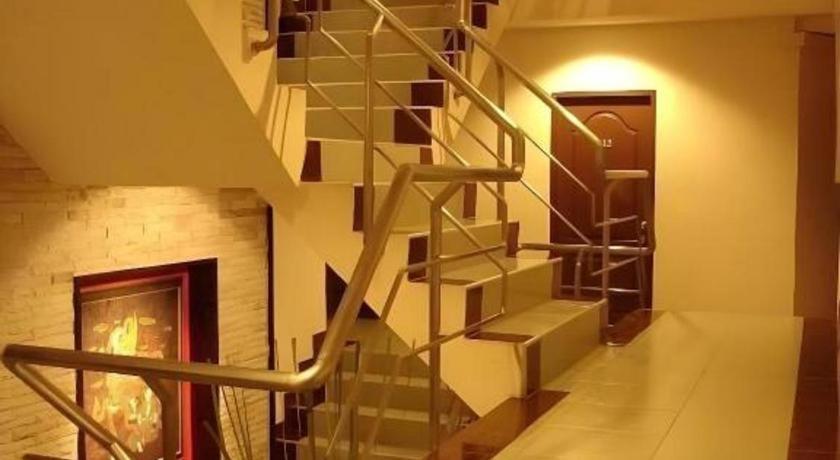 Grand Pinnacle Hotel 3*