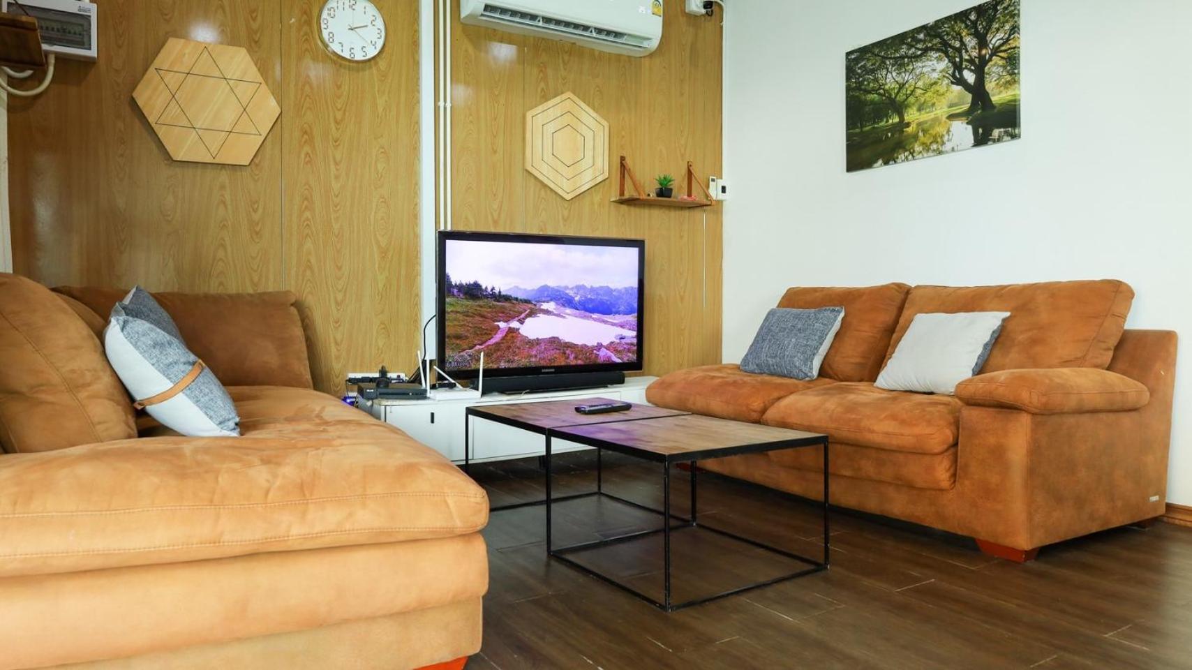 Airport Villa *