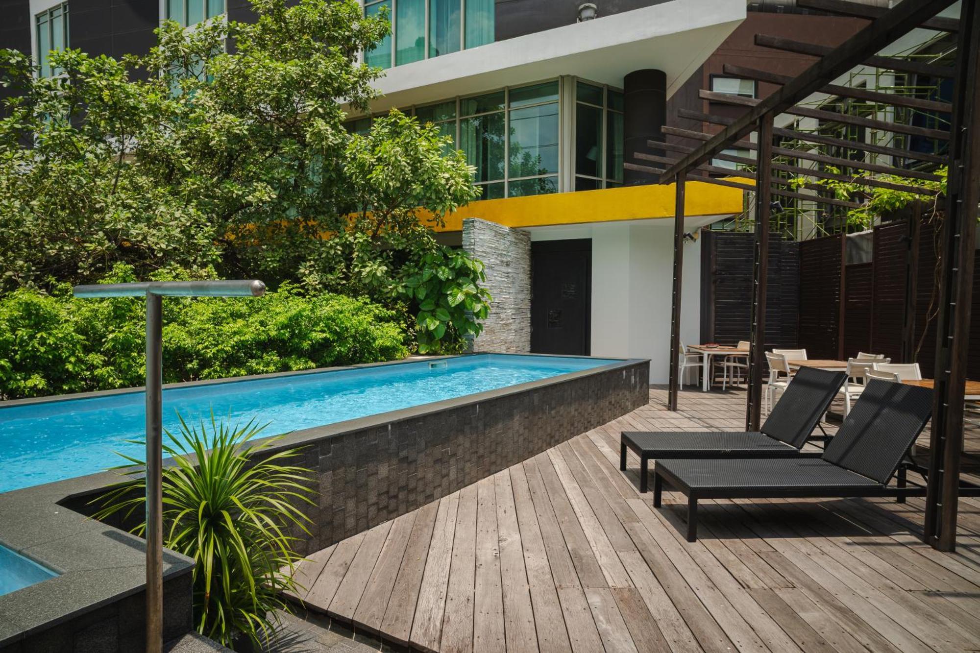 Maduzi Hotel, Hotel