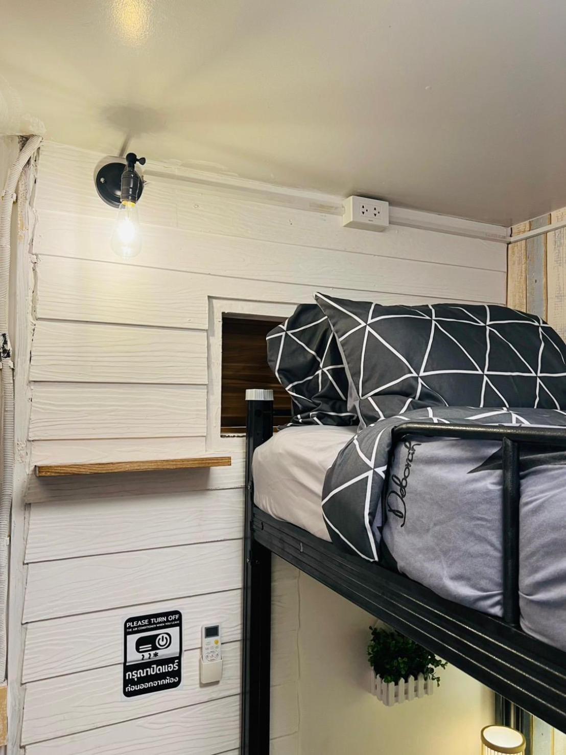 Hotel La *