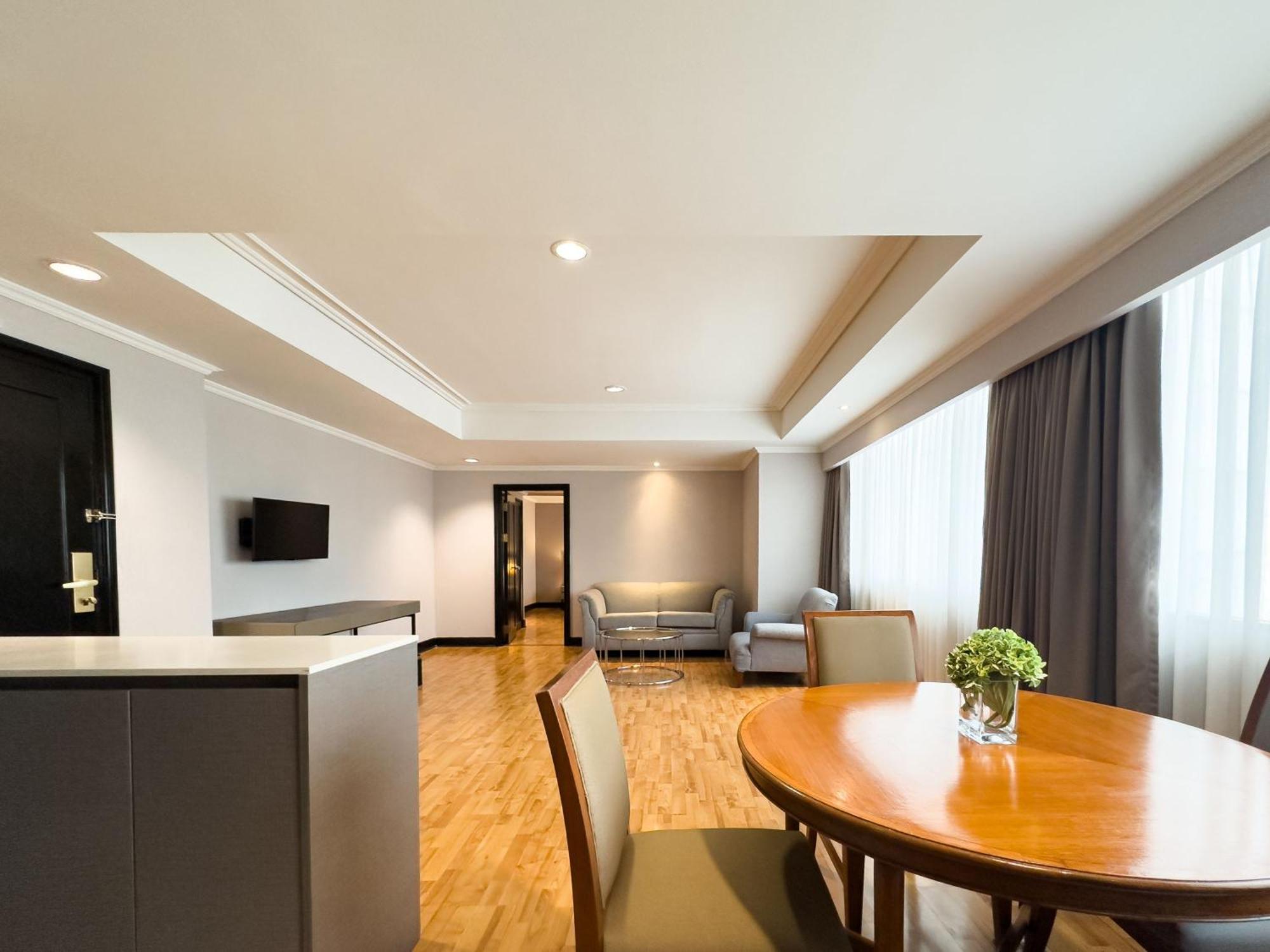 Rembrandt Residences Hotel 4*