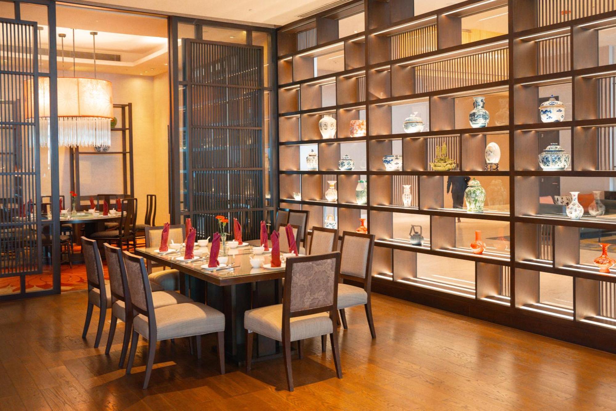 Radisson Blu Plaza Hotel 5*