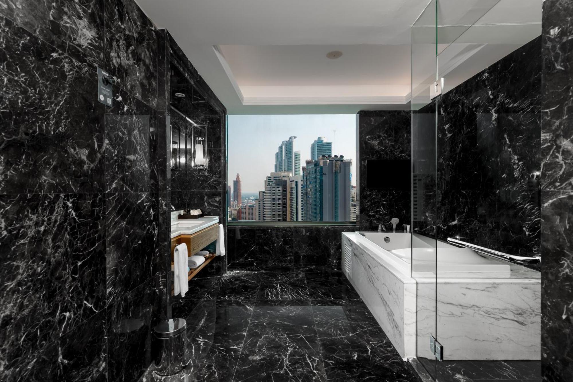 Hotel Radisson Blu Plaza 5*