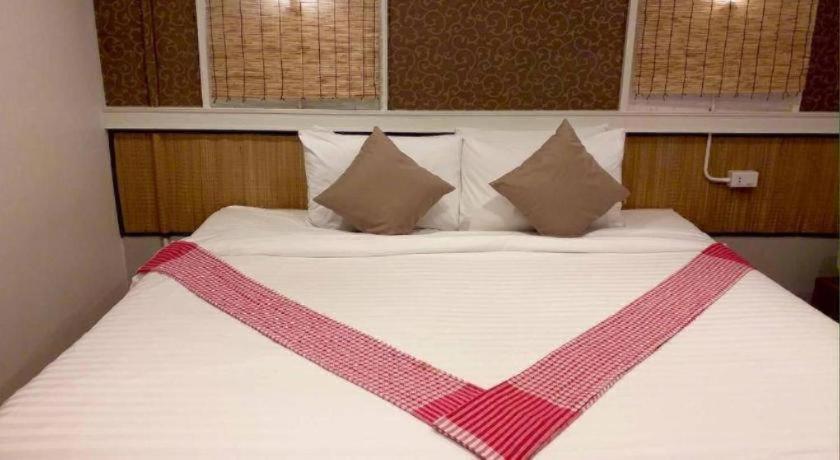Hotel Thousand-ten Thousand