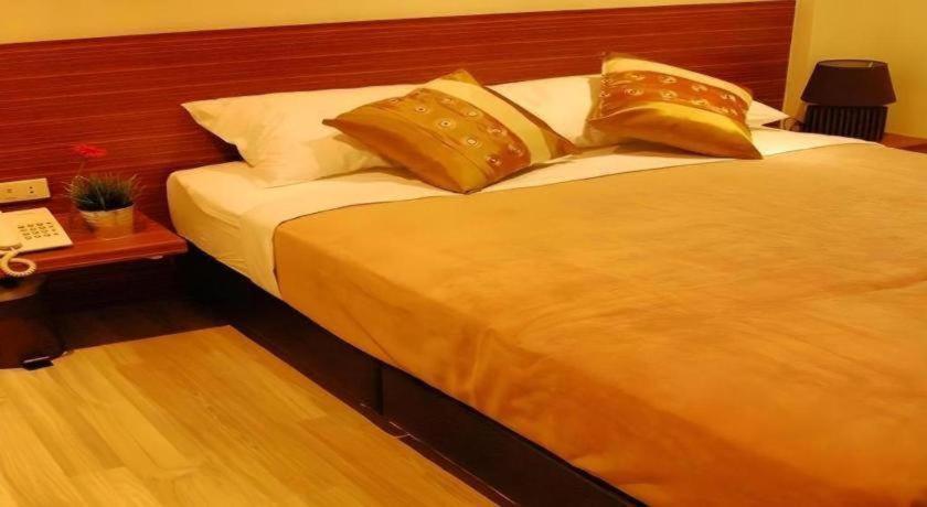 White House Asoke Sukhumvit 18 Hotel Bangkok