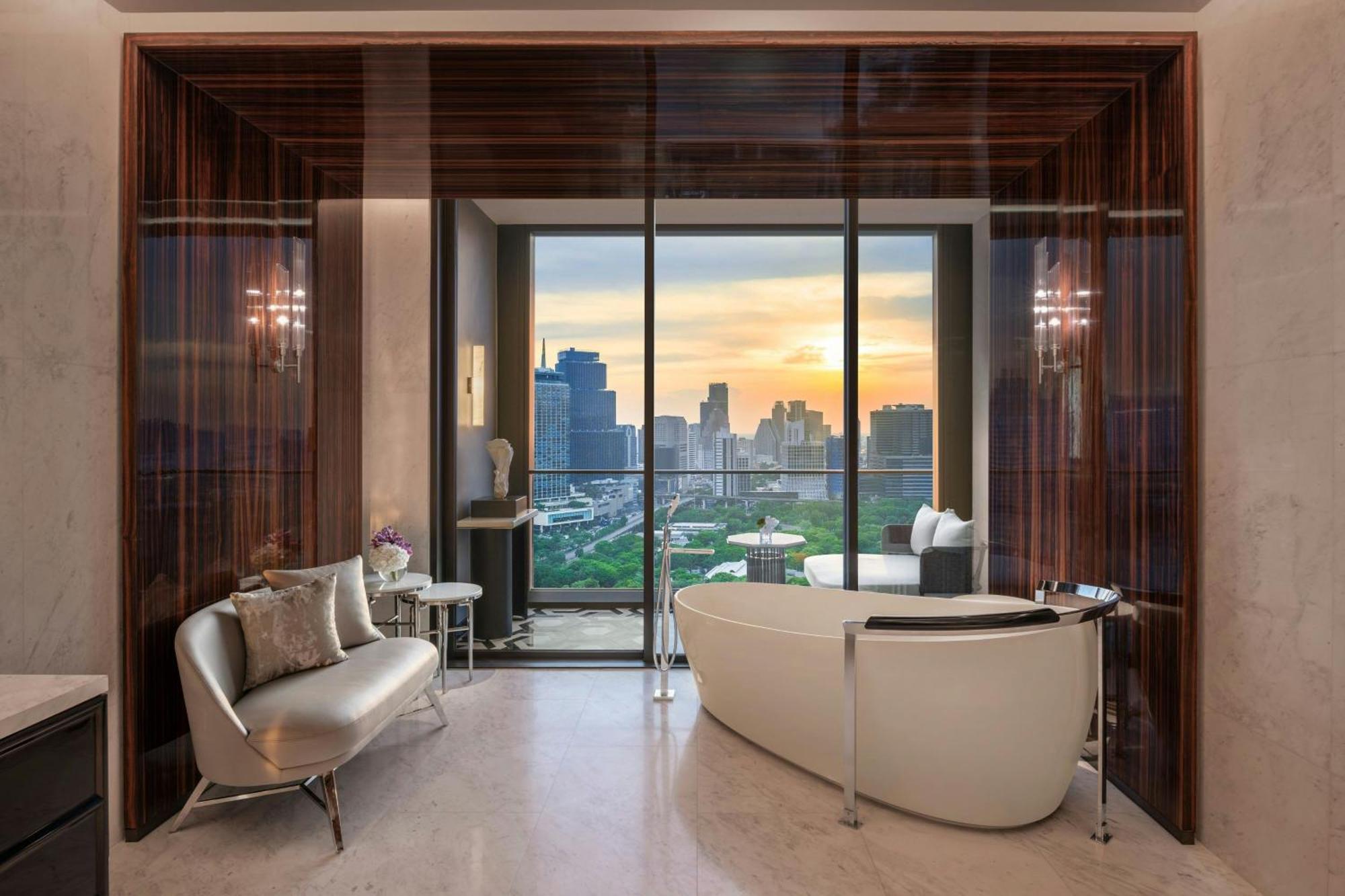 The Ritz-carlton, Khách sạn 5*
