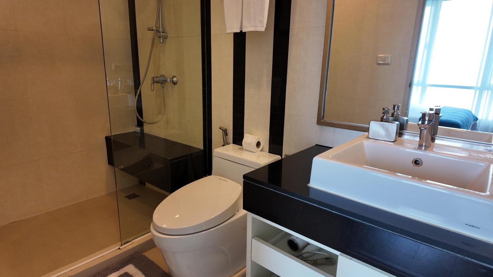 Aspira G Sukhumvit 33 Khách sạn 3*