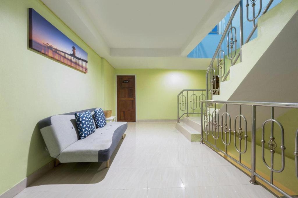 Oyo 818 Suksomboon Hotel Bangkok
