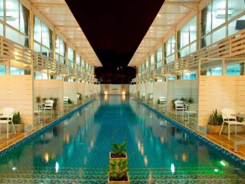 Hotel Pool @donmueang