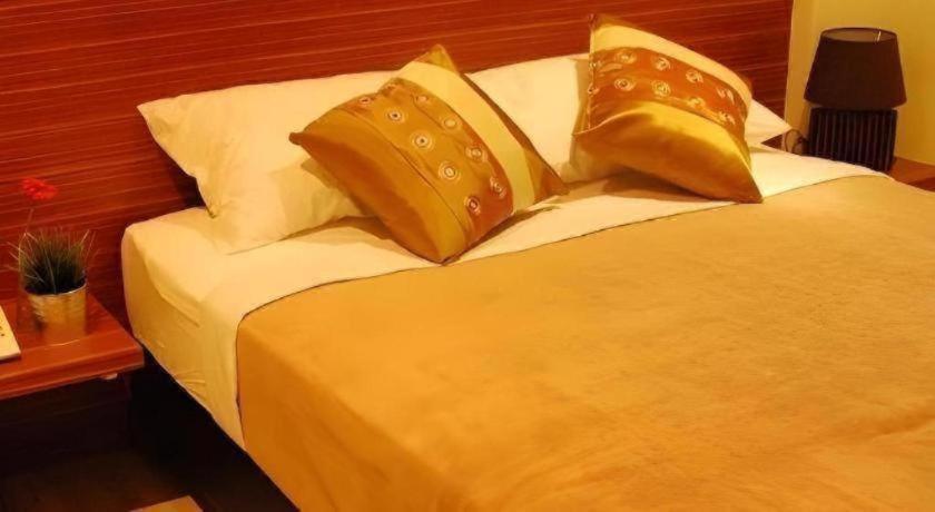 White House Asoke Sukhumvit 18 3*