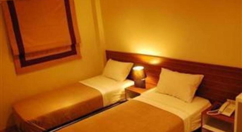White House Asoke Sukhumvit 18 Hotel 3*