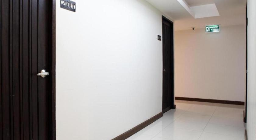 Hotel White House Asoke Sukhumvit 18 3*