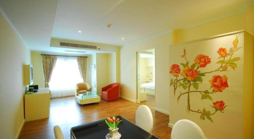 Hip Hotel