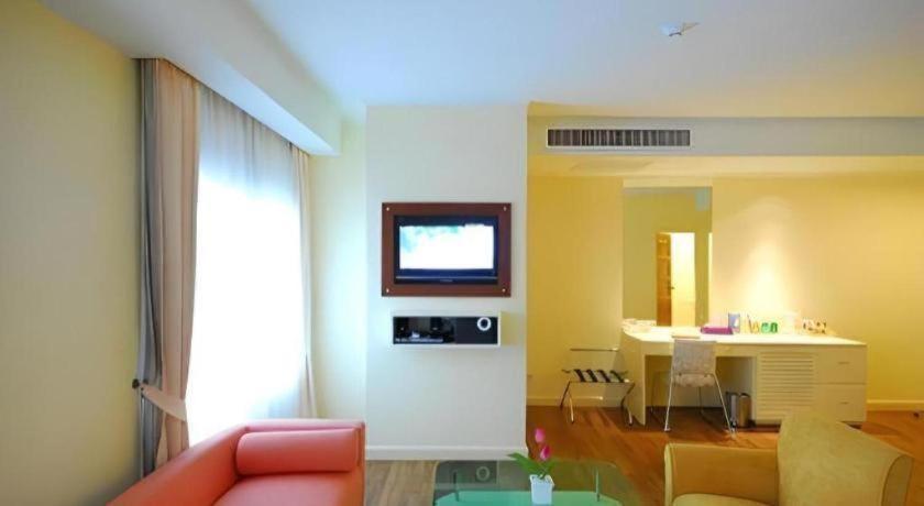 Hip Hotel
