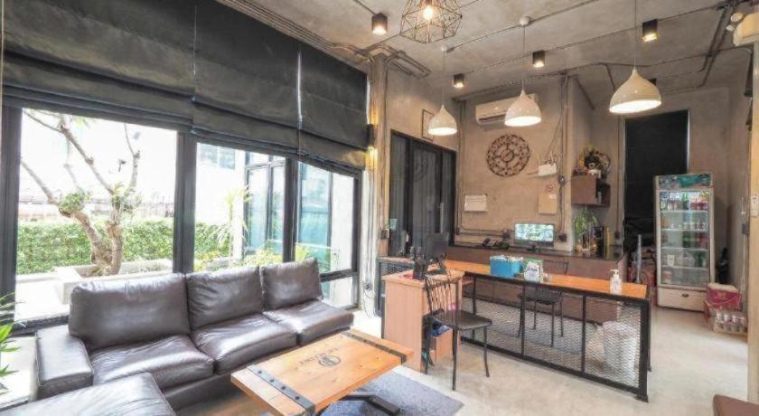 Oyo 75368 Demadre Hotell Bangkok