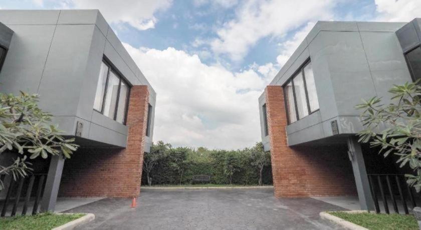 Oyo 75368 Demadre Hotell 3*