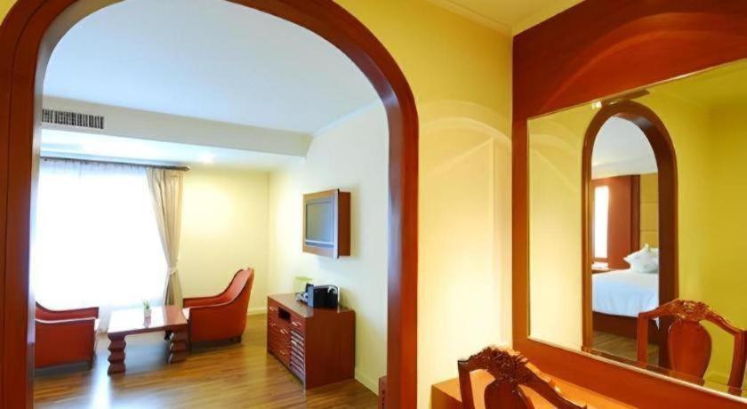 Hip Hotel