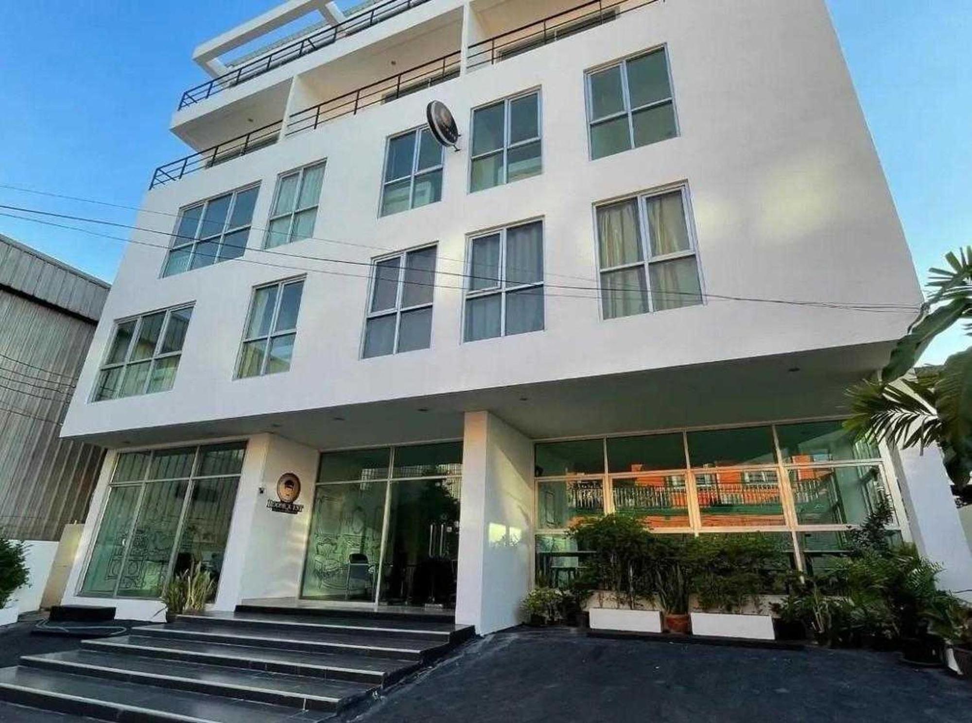 Roomquest Sukhumvit 50 Hotell 4*