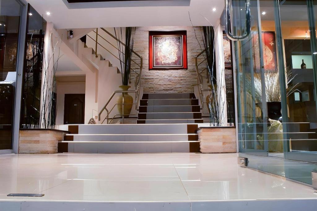 Hotel Grand Pinnacle