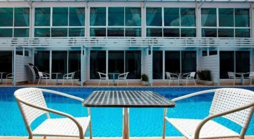 Hotel Pool @donmueang 3*