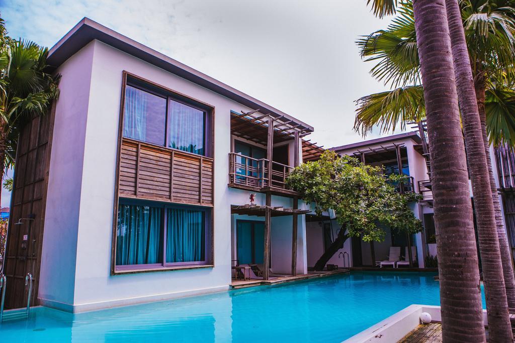 Paragon Hotel 4*
