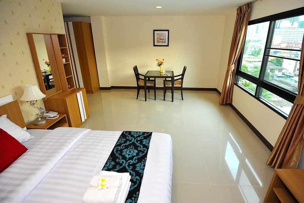Herberg Grand Prapa Place
