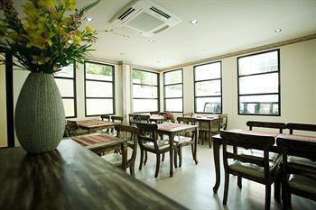 Hotel Alisha Court & 4*