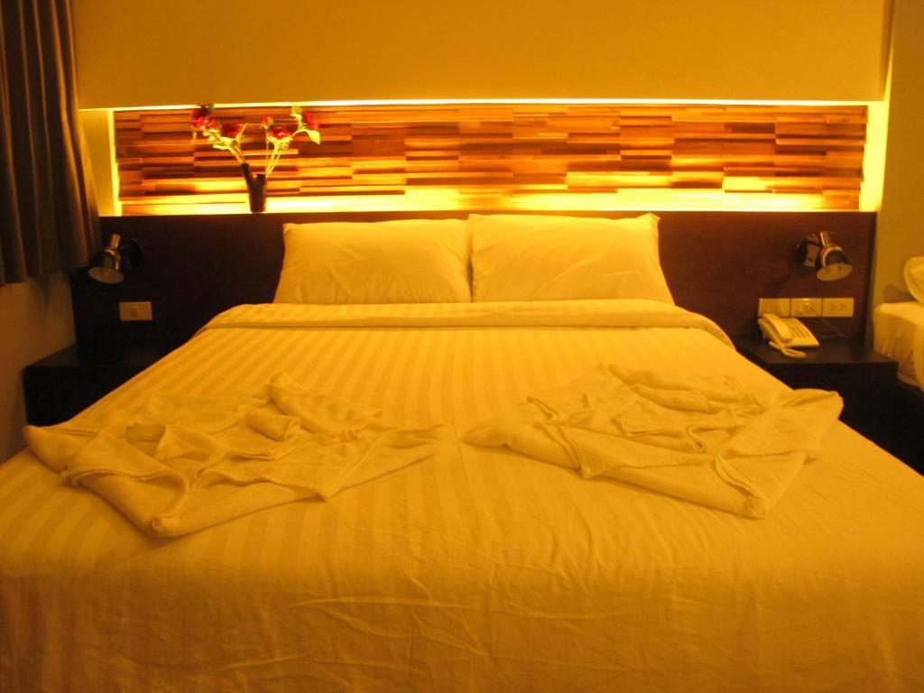At One Hualampong 3*