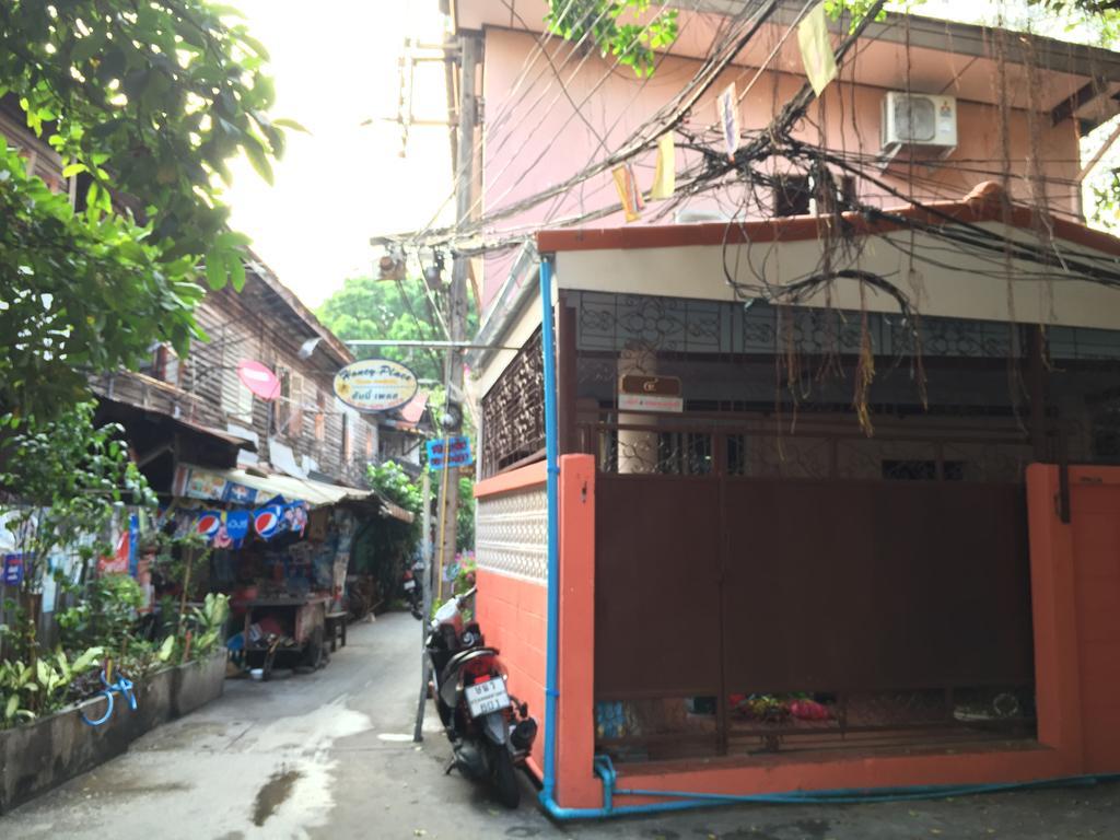 Honey Place Guesthouse,special Rate For Long Gjestgiverier Bangkok